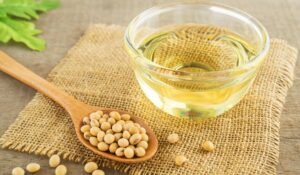 soya bean soyabean Soybean oil cooking food shut 300x175 - 6 فوائد لزيت فول الصويا (وبعض السلبيات المحتملة)